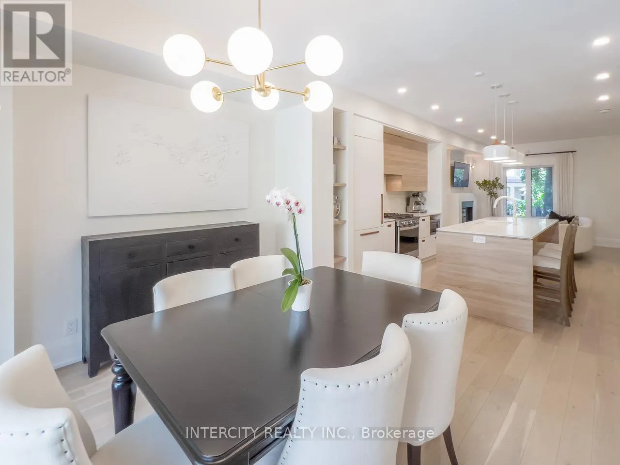 92 DAGMAR AVENUE