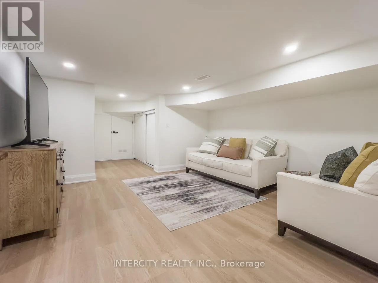 92 DAGMAR AVENUE