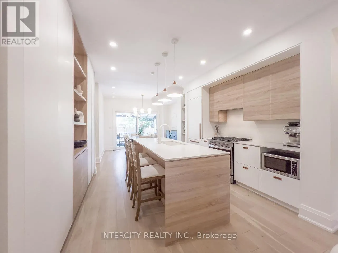 92 DAGMAR AVENUE