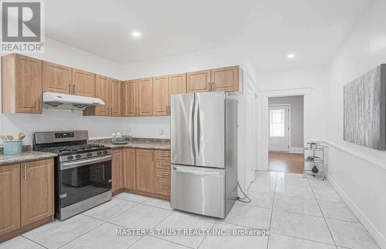 UPPER - 2668 MIDLAND AVENUE