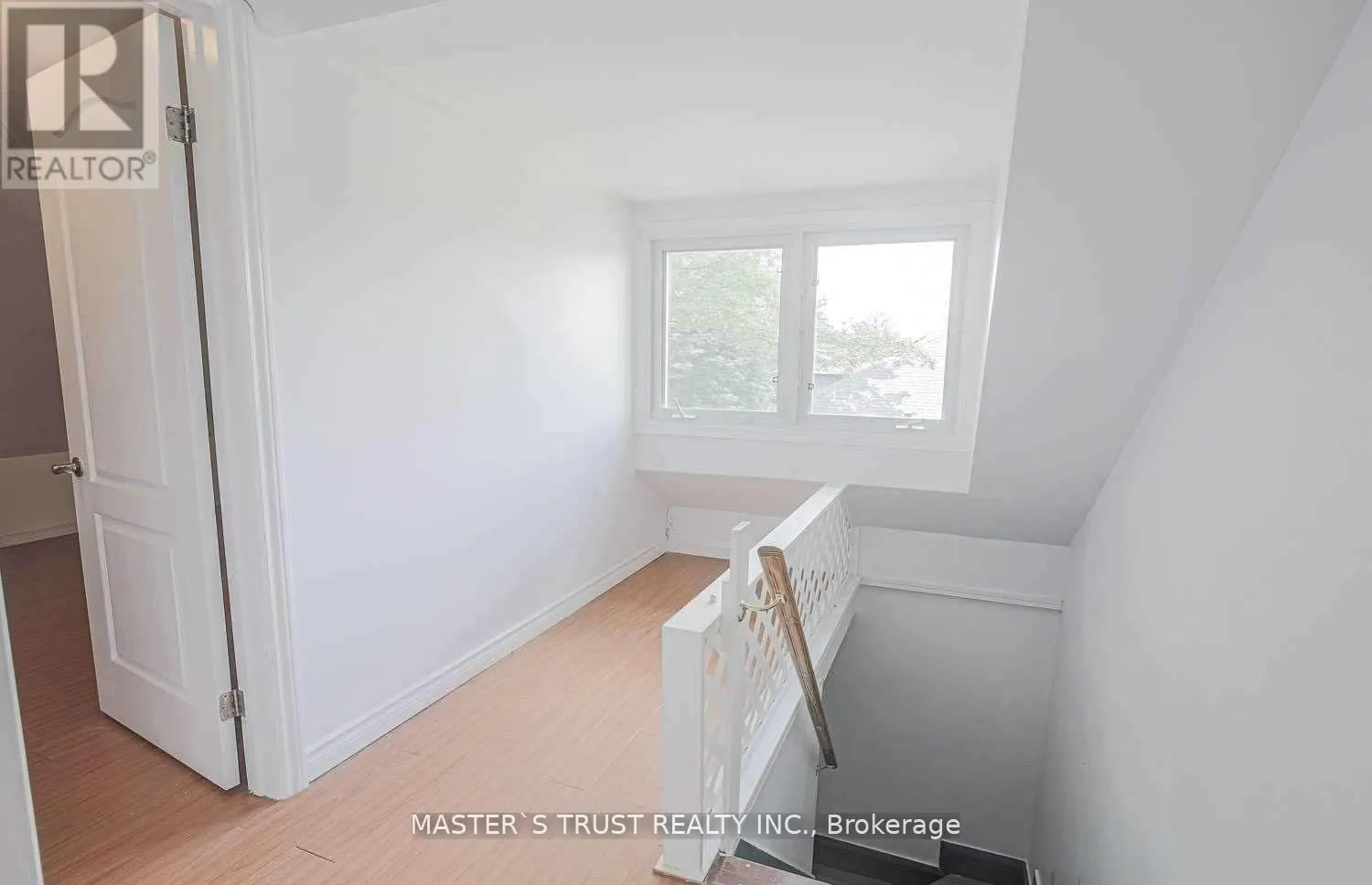 UPPER - 2668 MIDLAND AVENUE