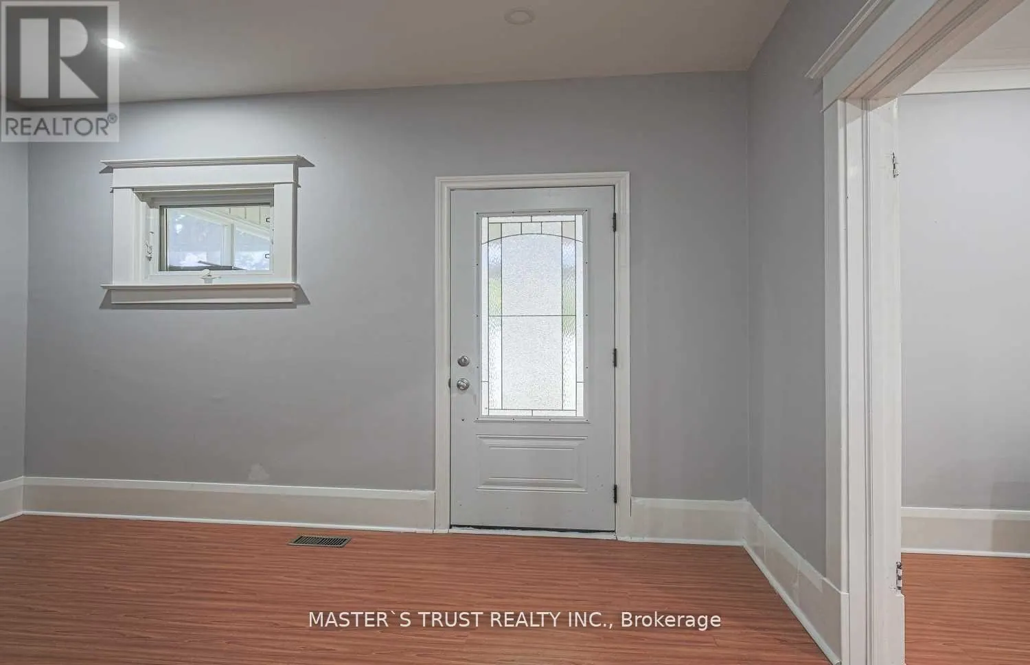 UPPER - 2668 MIDLAND AVENUE