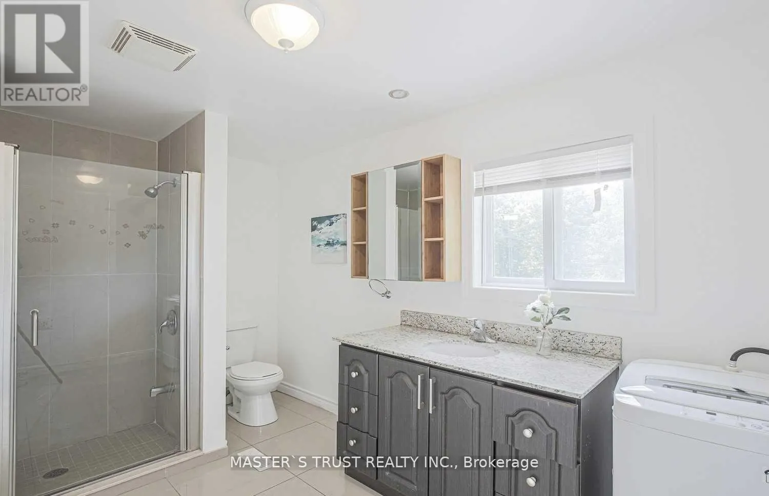 UPPER - 2668 MIDLAND AVENUE