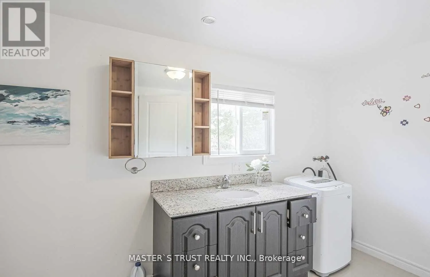 UPPER - 2668 MIDLAND AVENUE