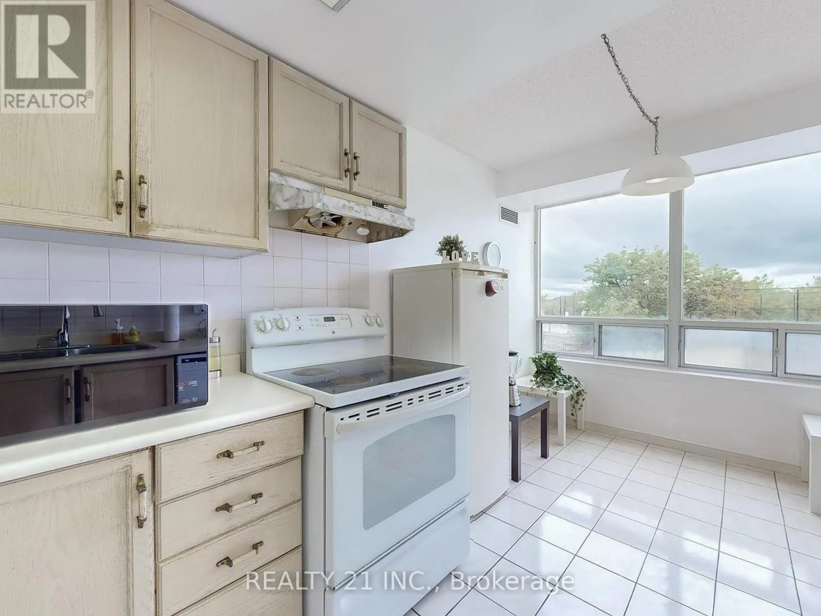 488 - 1 GREYSTONE WALK DR DRIVE