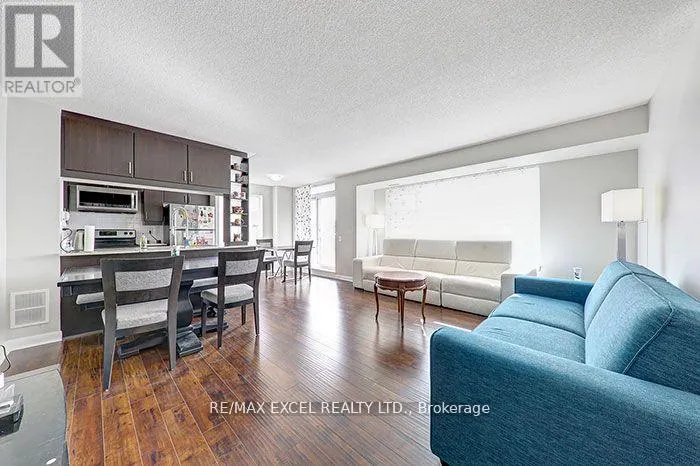 608 - 25 TOWN CENTRE CRT STREET S
