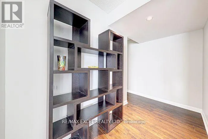 608 - 25 TOWN CENTRE CRT STREET S
