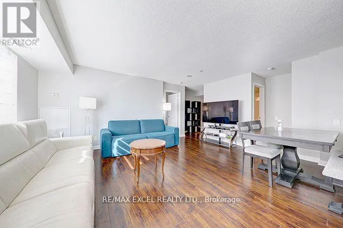 608 - 25 TOWN CENTRE CRT STREET S