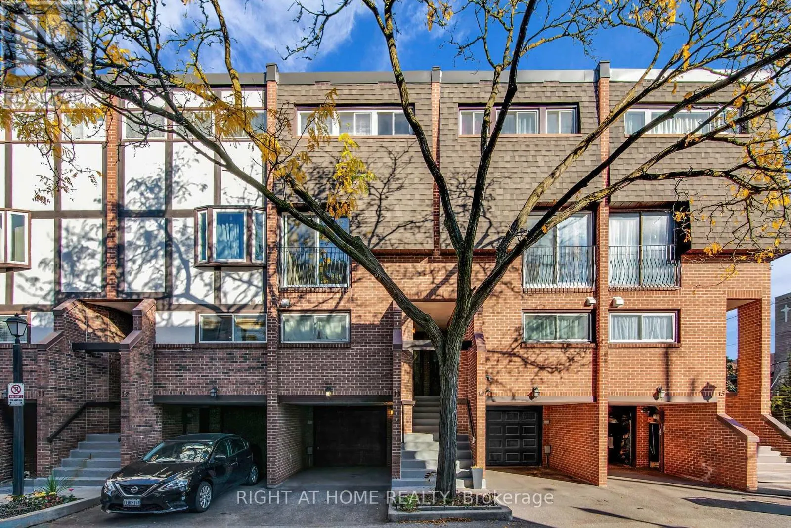 13 - 2716 ST CLAIR AVENUE E