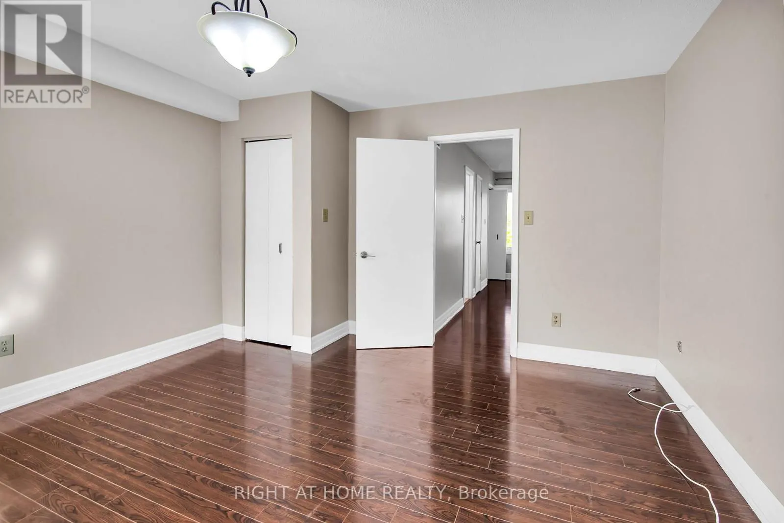 13 - 2716 ST CLAIR AVENUE E