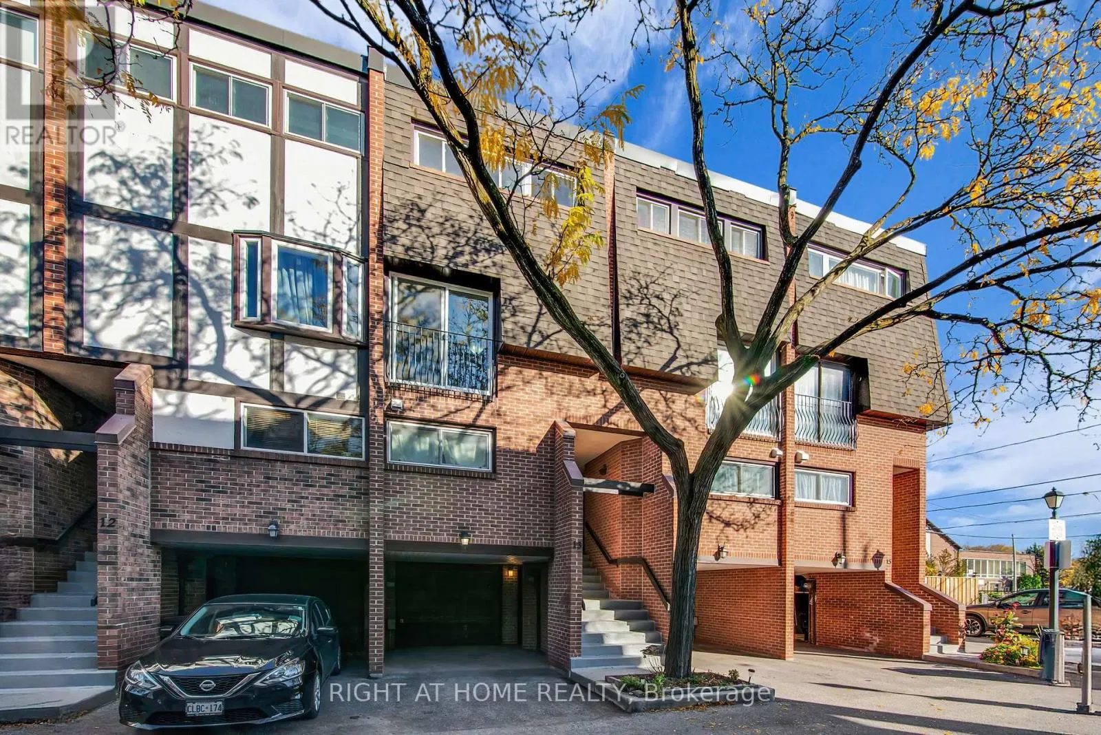 13 - 2716 ST CLAIR AVENUE E