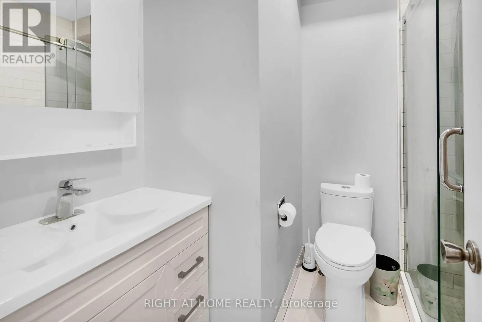 13 - 2716 ST CLAIR AVENUE E