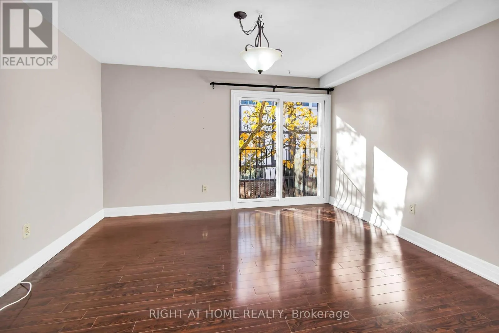 13 - 2716 ST CLAIR AVENUE E