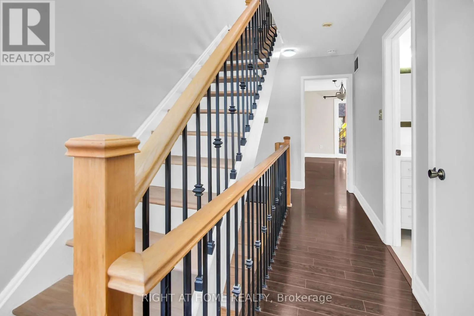 13 - 2716 ST CLAIR AVENUE E