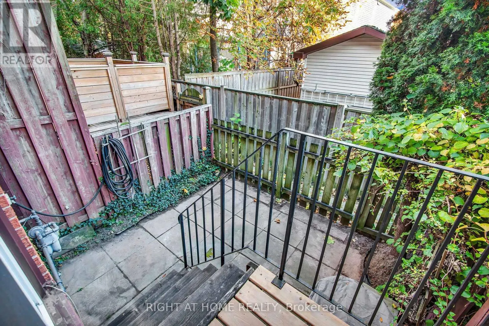 13 - 2716 ST CLAIR AVENUE E