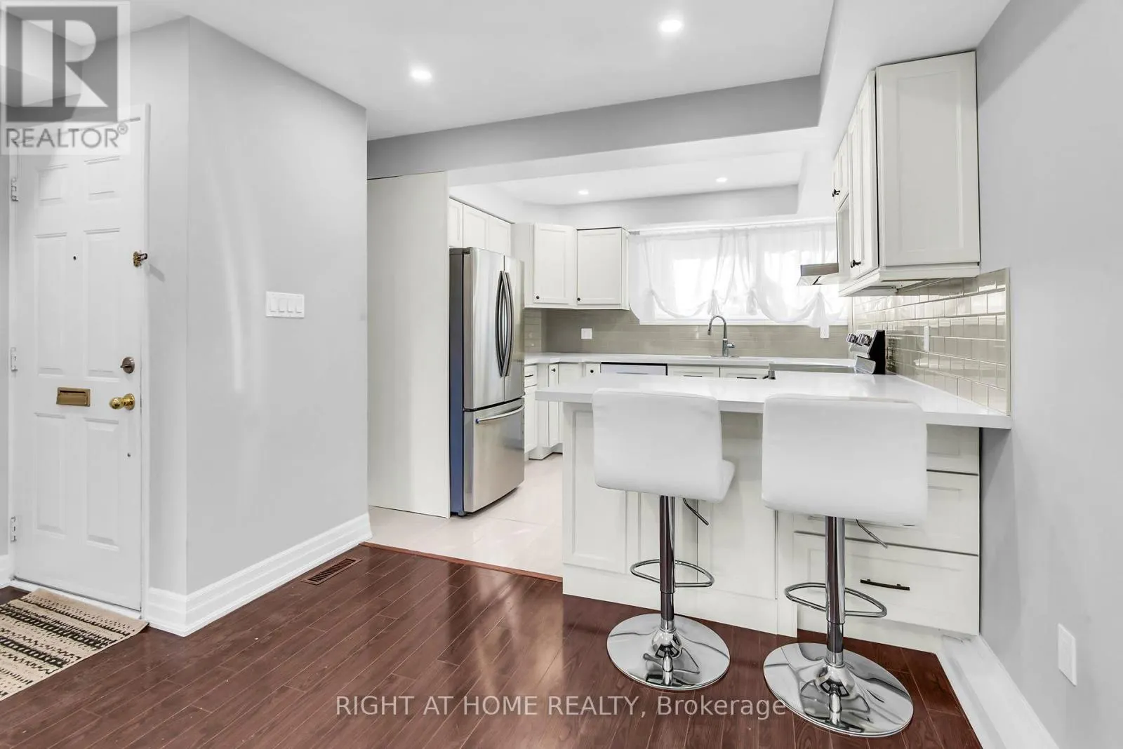 13 - 2716 ST CLAIR AVENUE E