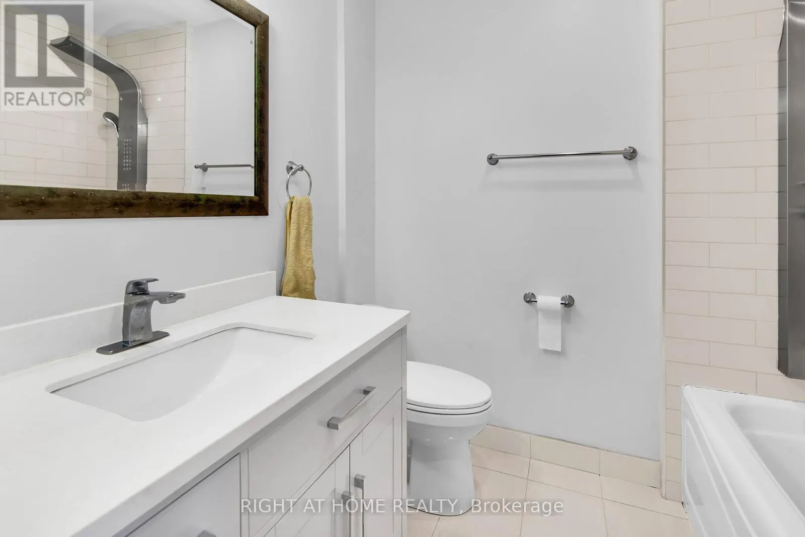13 - 2716 ST CLAIR AVENUE E