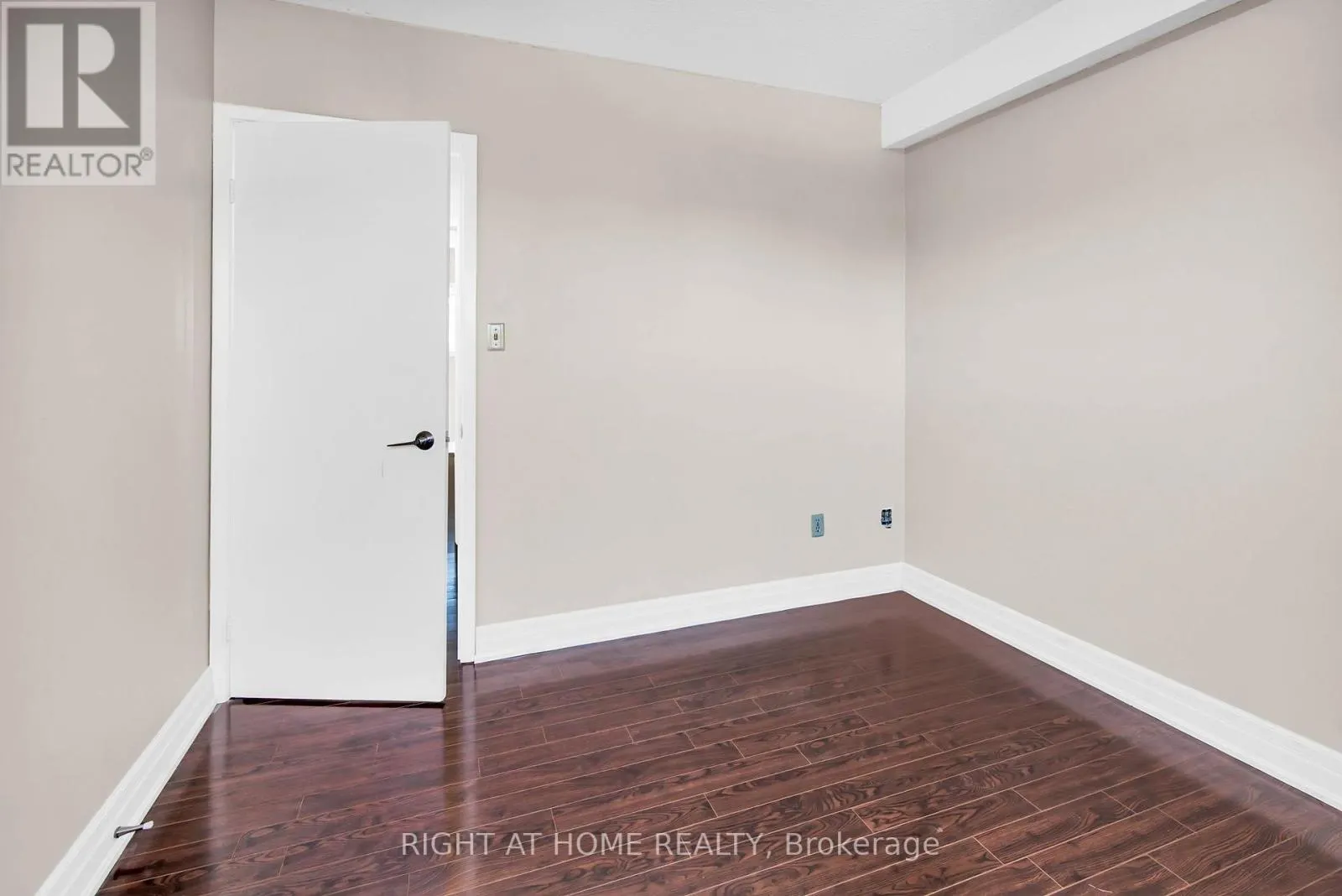 13 - 2716 ST CLAIR AVENUE E