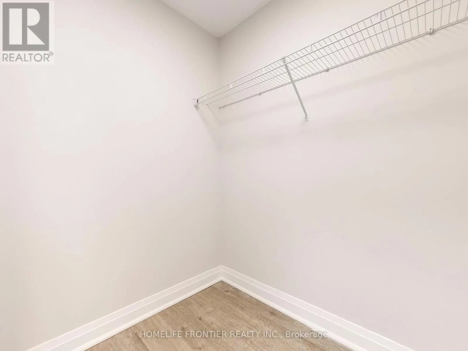 215 - 175 BAMBURGH CIRCLE