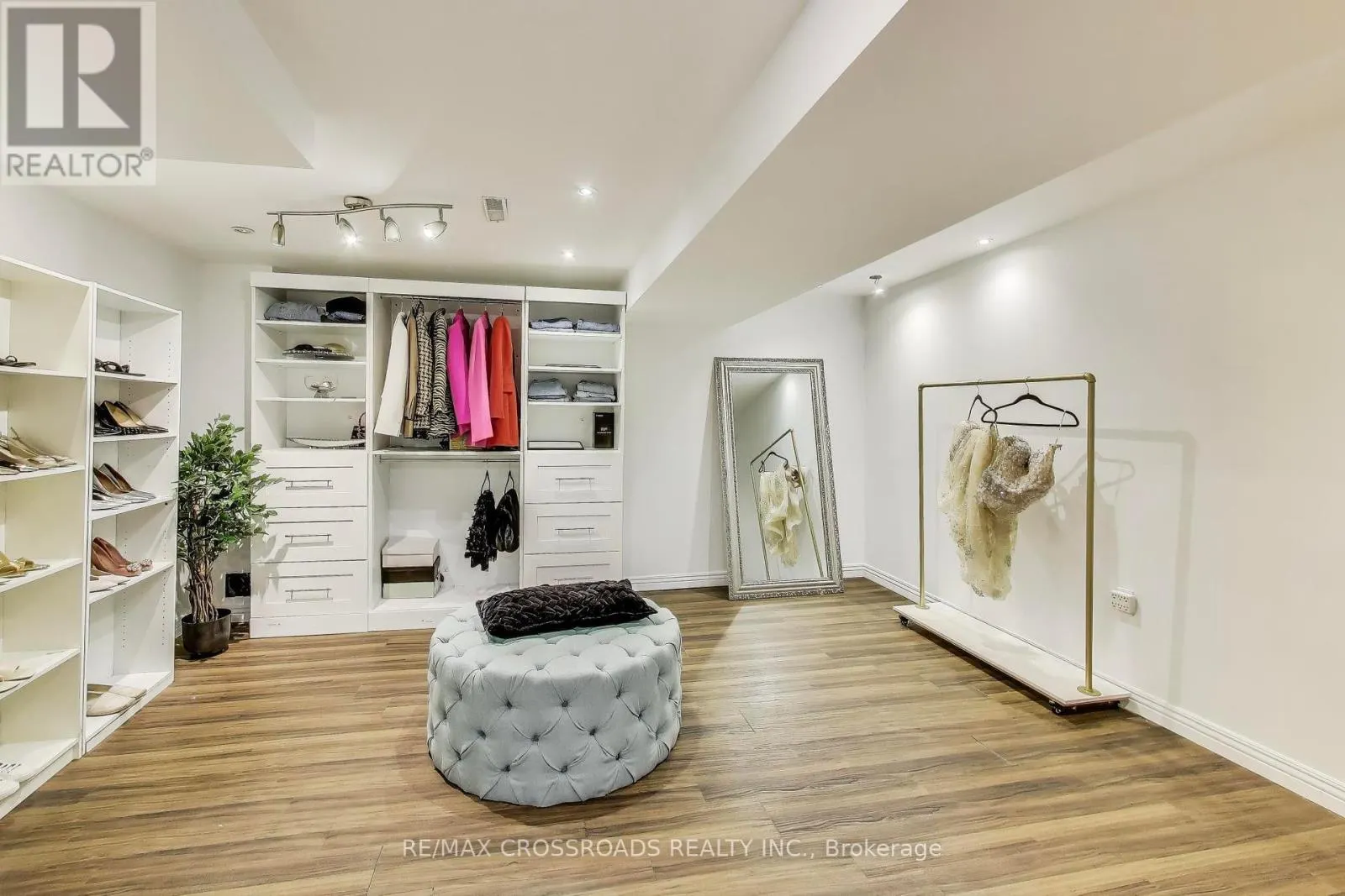 1104 BENEFORD ROAD