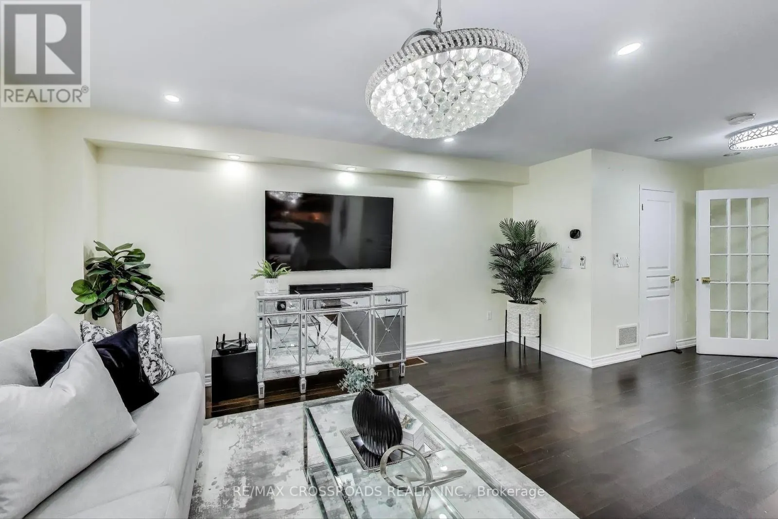 1104 BENEFORD ROAD