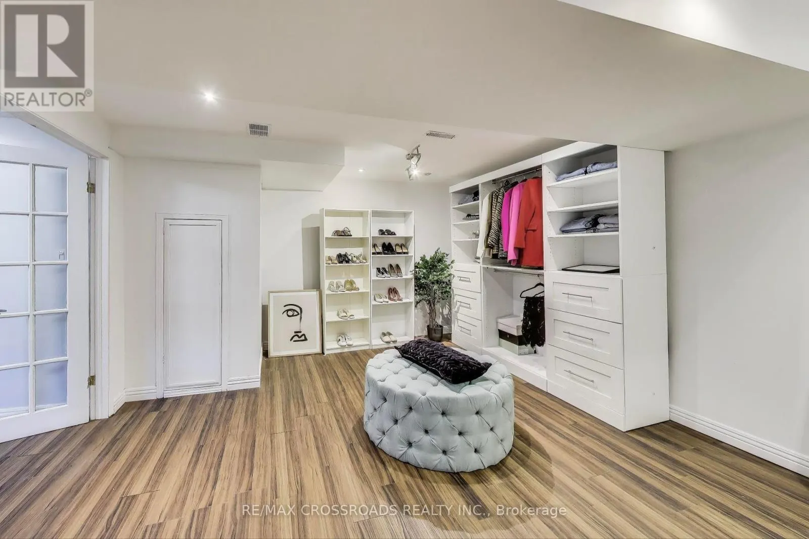 1104 BENEFORD ROAD