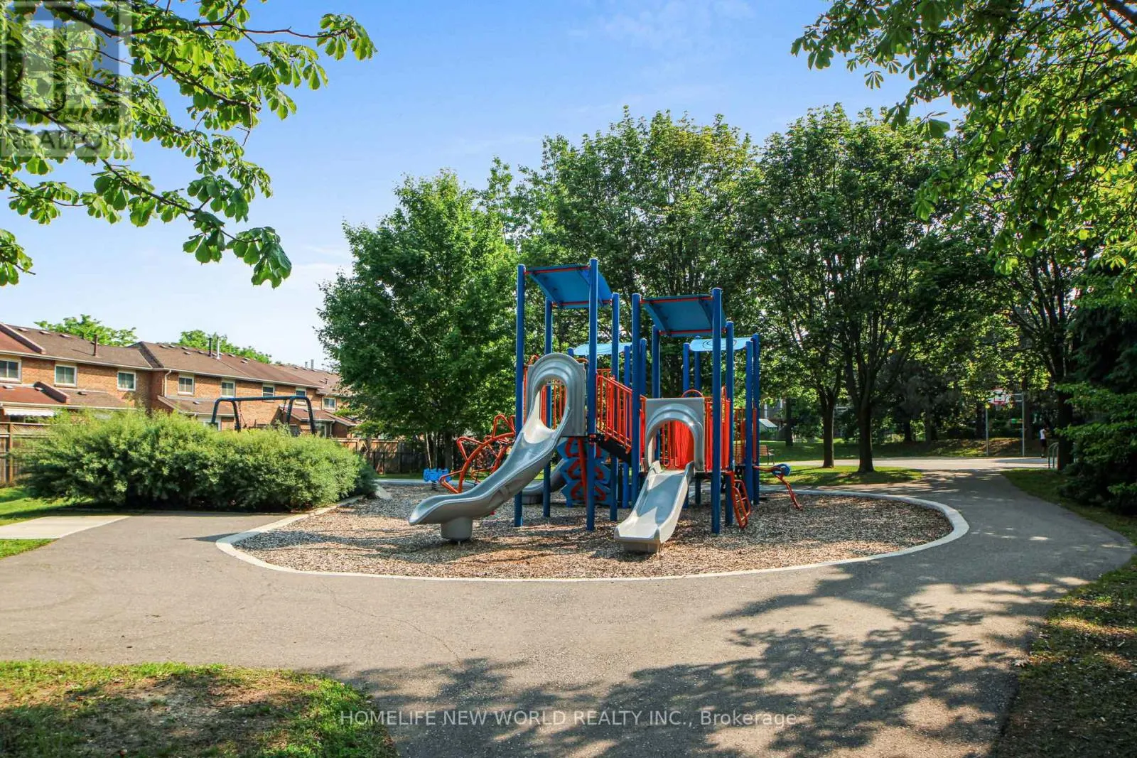706 - 711 ROSSLAND ROAD E