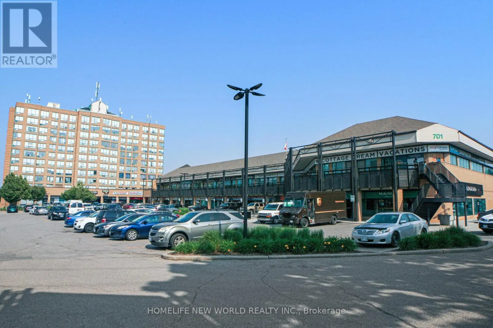 706 - 711 ROSSLAND ROAD E