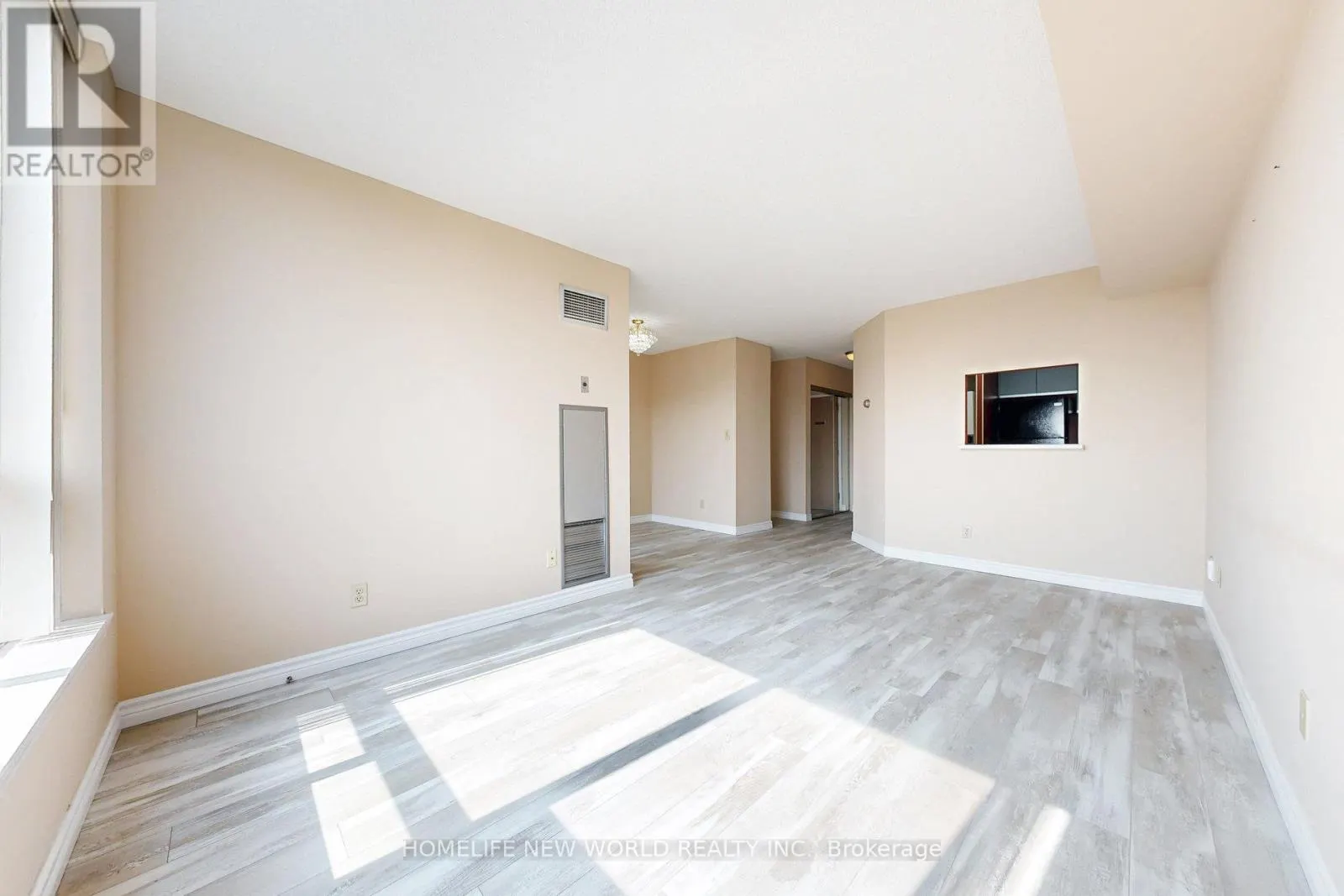 706 - 711 ROSSLAND ROAD E