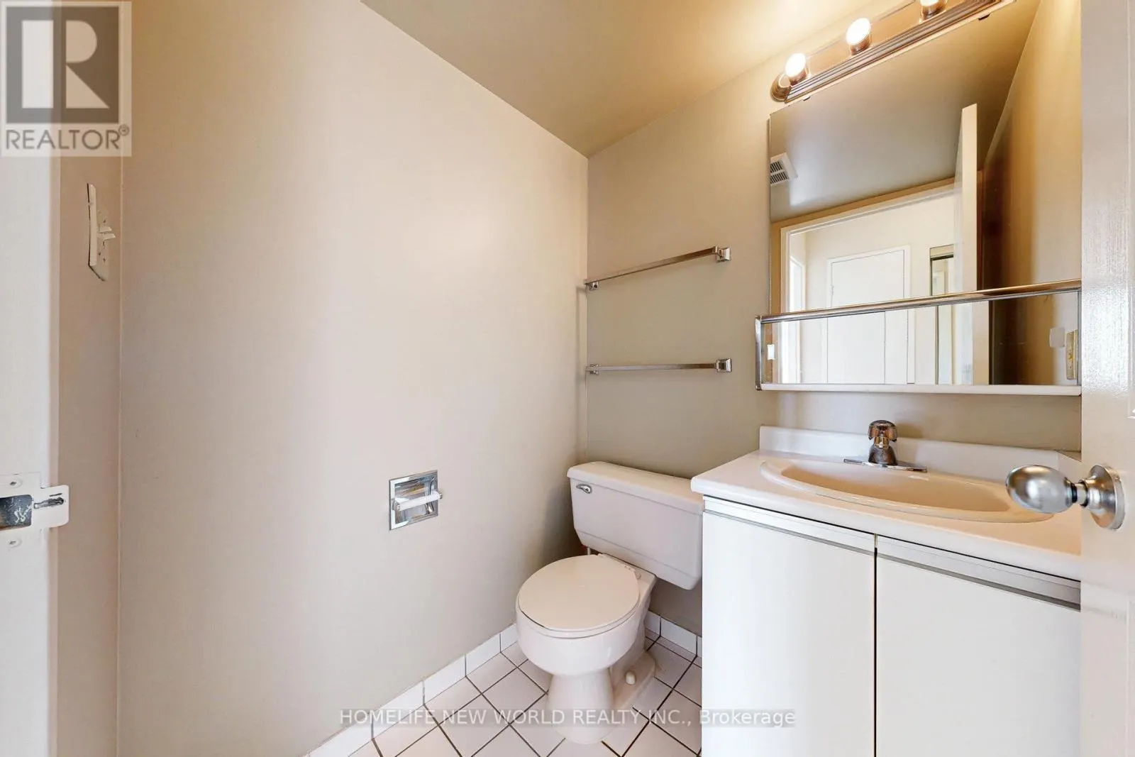 706 - 711 ROSSLAND ROAD E