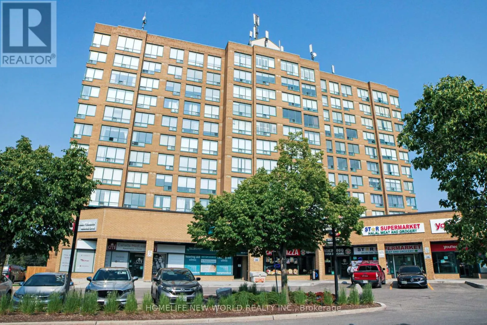 706 - 711 ROSSLAND ROAD E