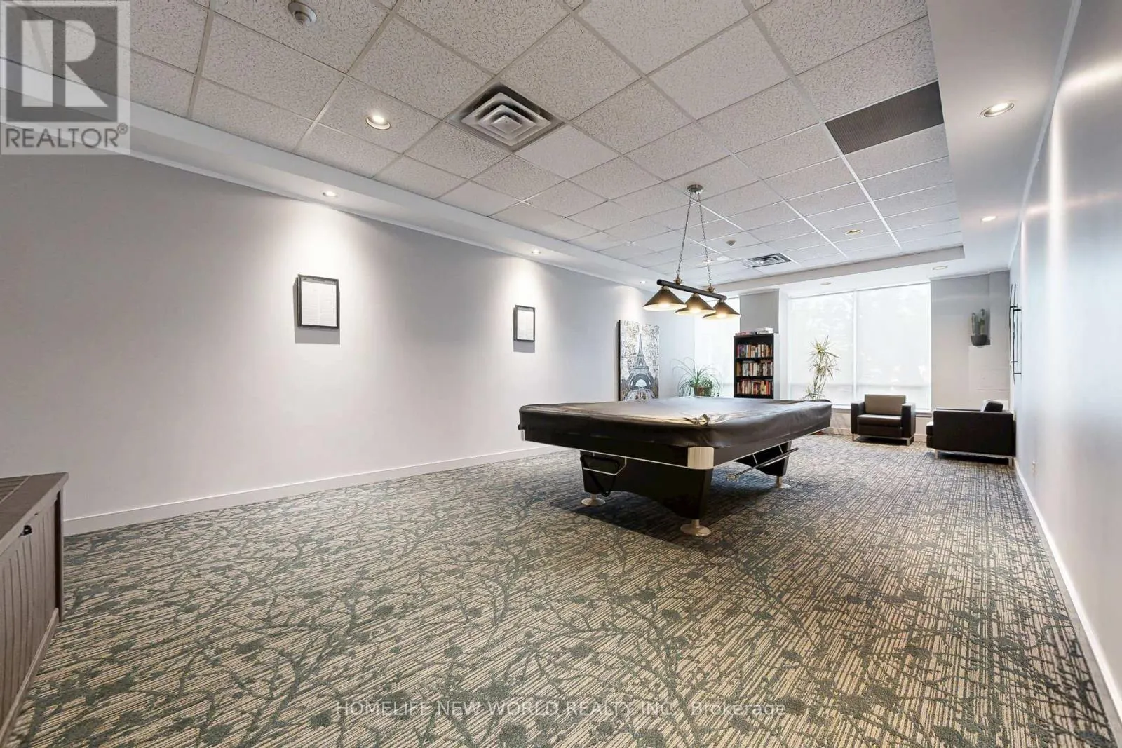 706 - 711 ROSSLAND ROAD E