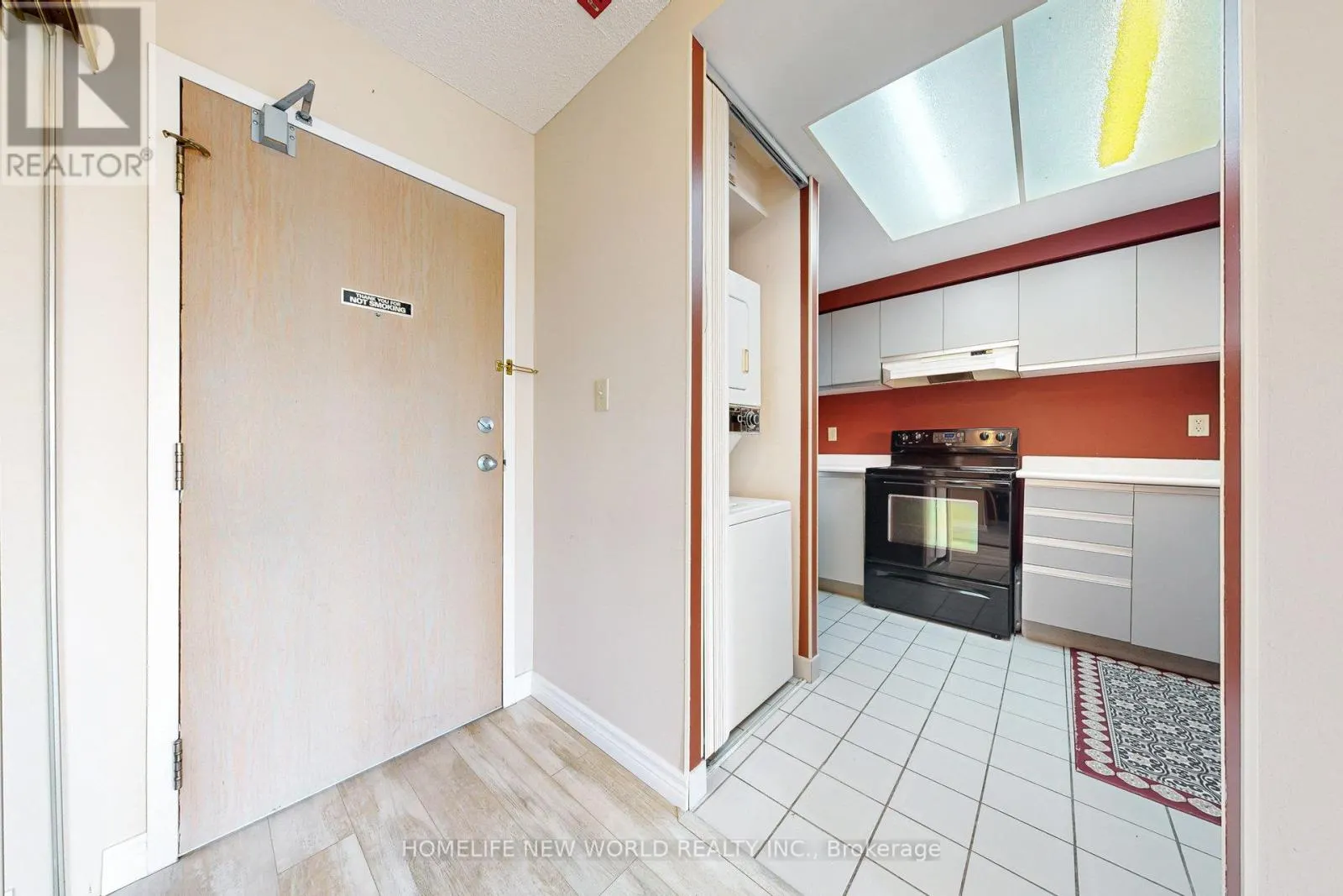 706 - 711 ROSSLAND ROAD E