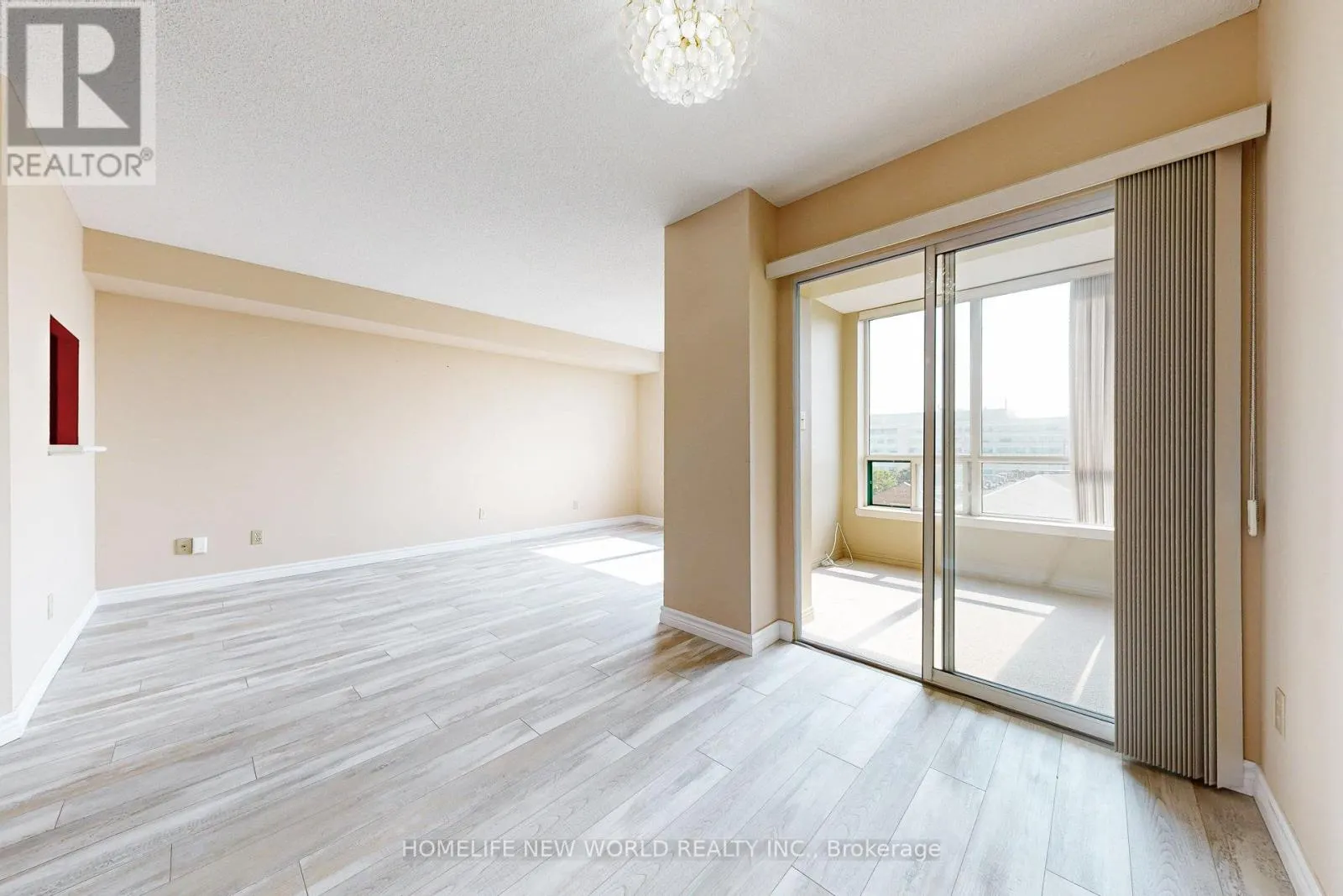 706 - 711 ROSSLAND ROAD E