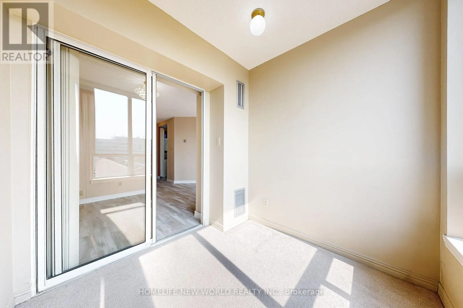 706 - 711 ROSSLAND ROAD E