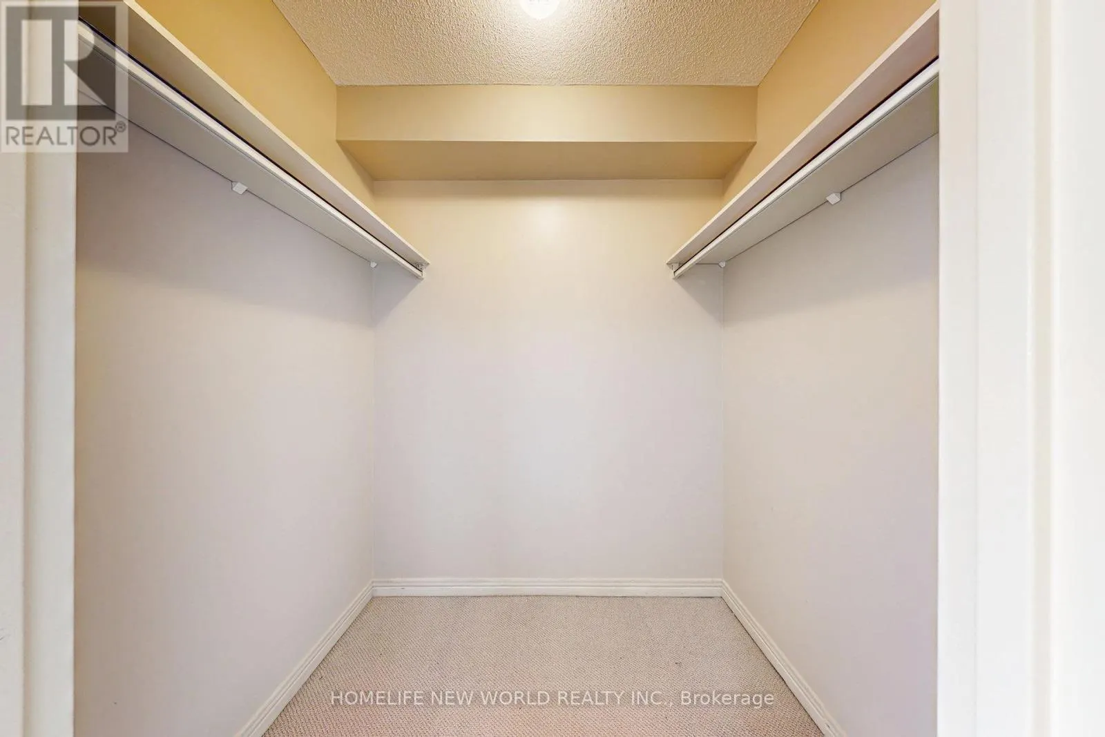 706 - 711 ROSSLAND ROAD E