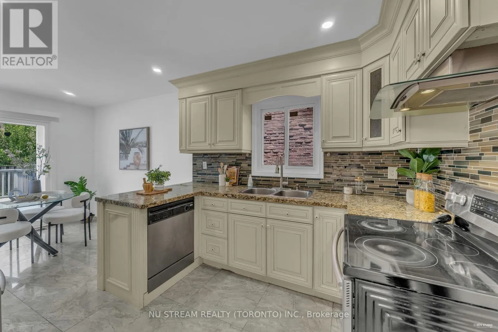 26 SILBURY DRIVE