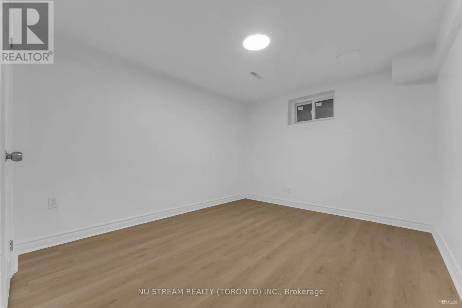 26 SILBURY DRIVE