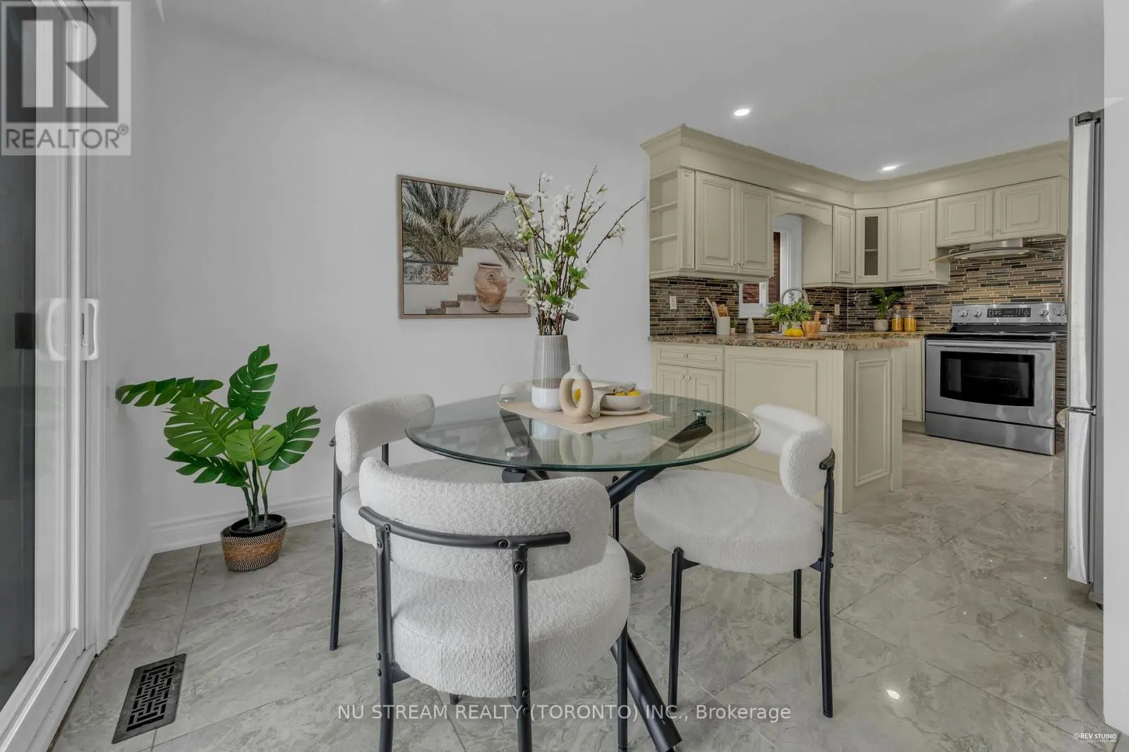 26 SILBURY DRIVE