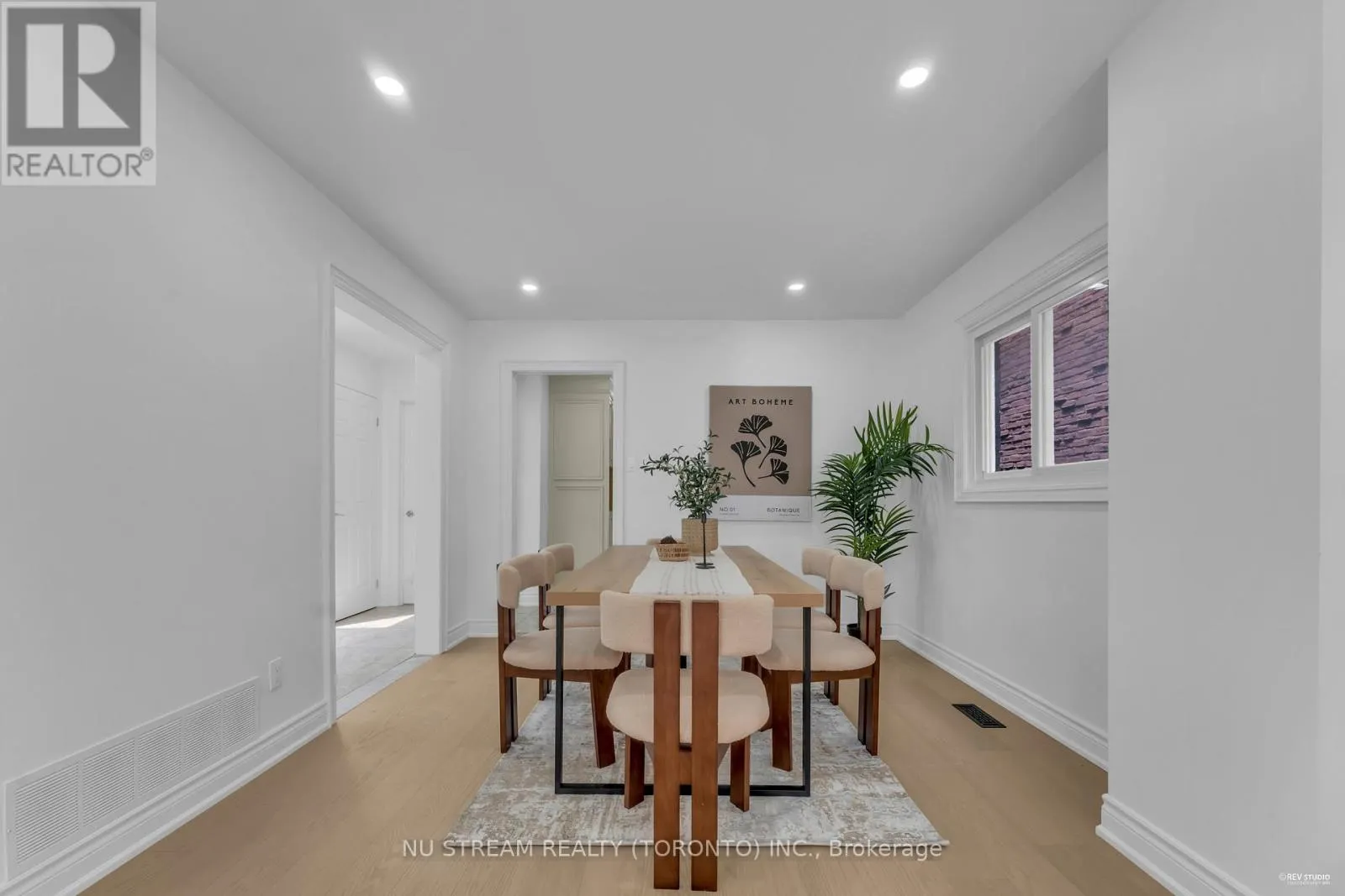 26 SILBURY DRIVE