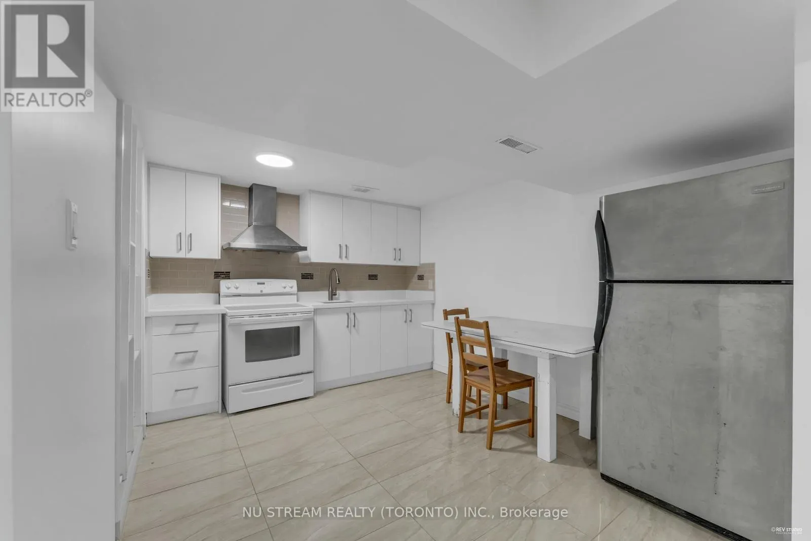 26 SILBURY DRIVE