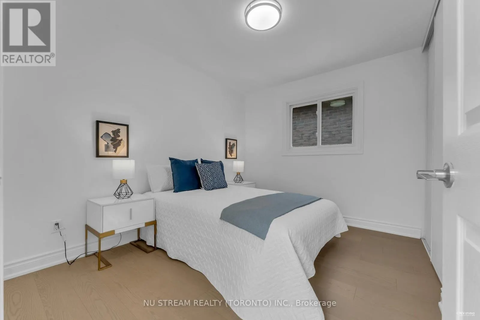 26 SILBURY DRIVE