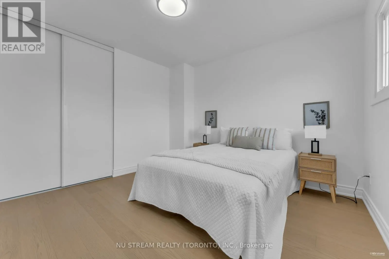 26 SILBURY DRIVE