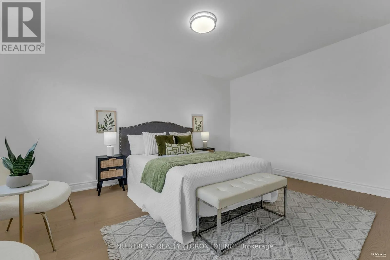 26 SILBURY DRIVE