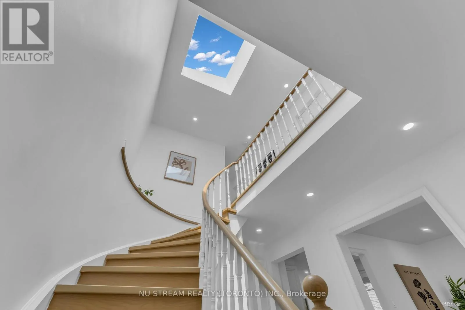 26 SILBURY DRIVE