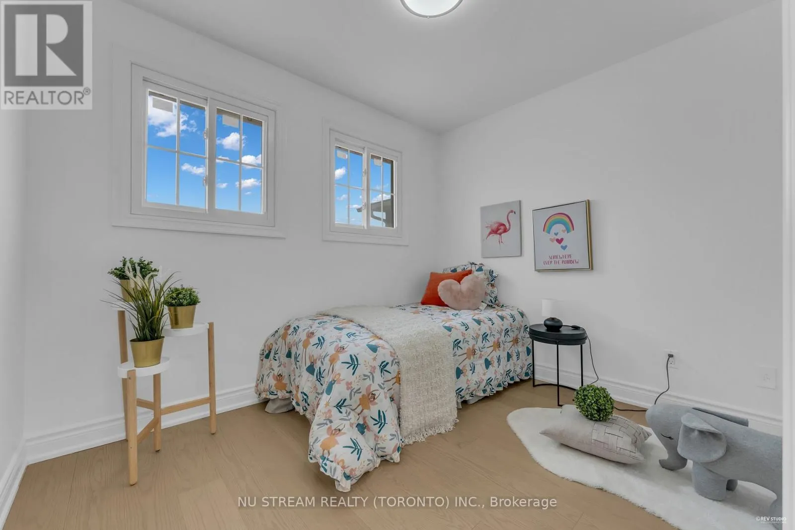 26 SILBURY DRIVE
