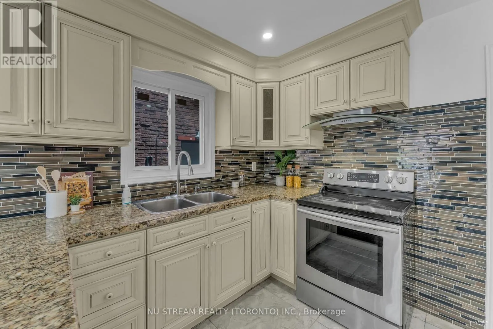 26 SILBURY DRIVE