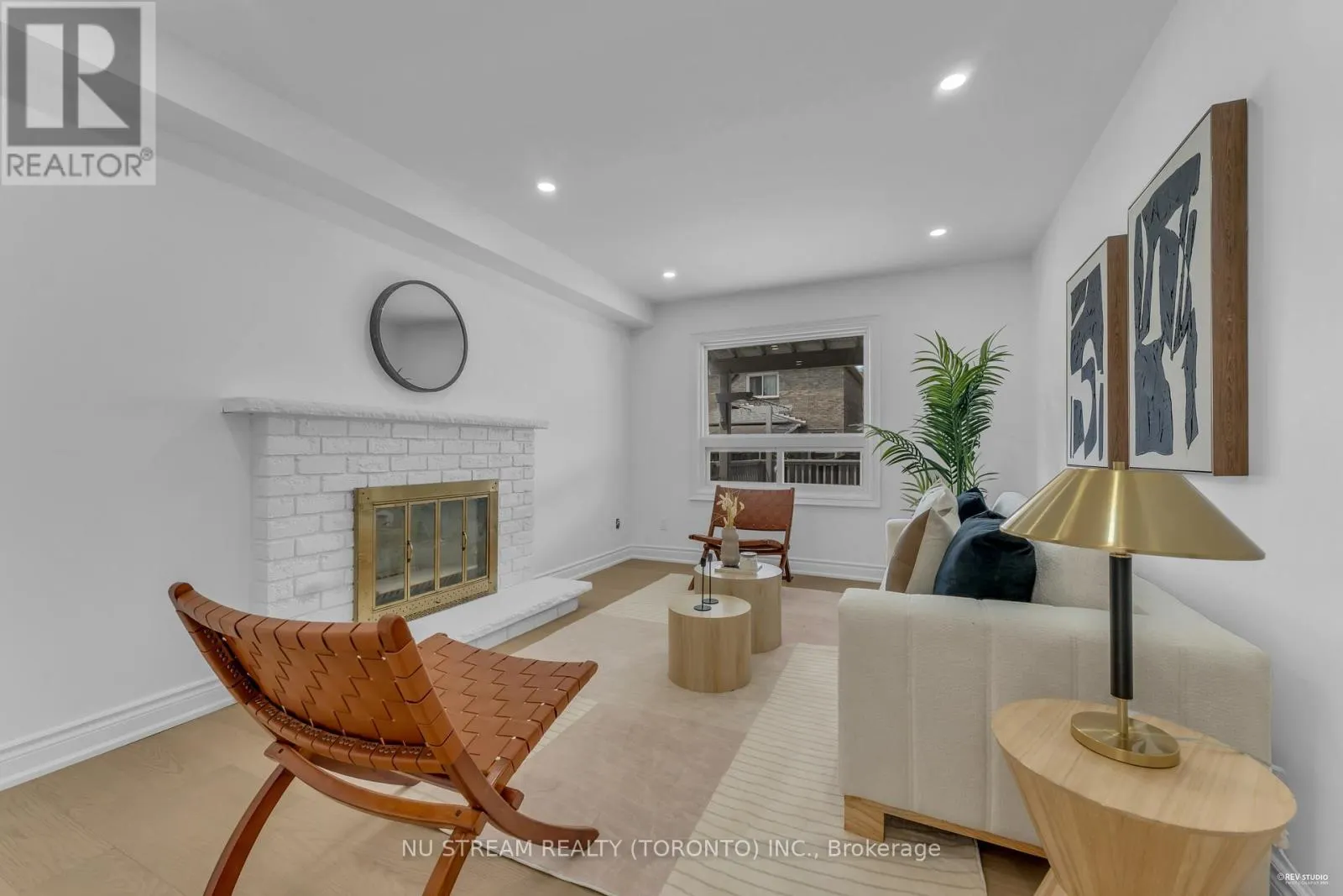 26 SILBURY DRIVE
