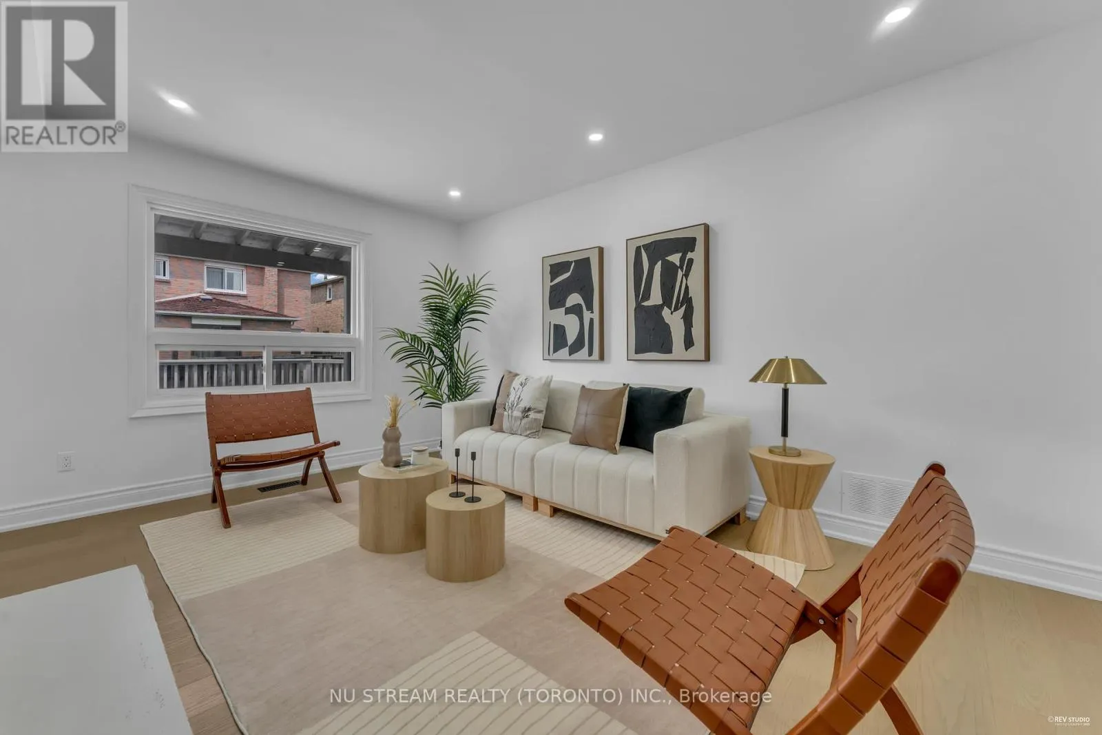 26 SILBURY DRIVE