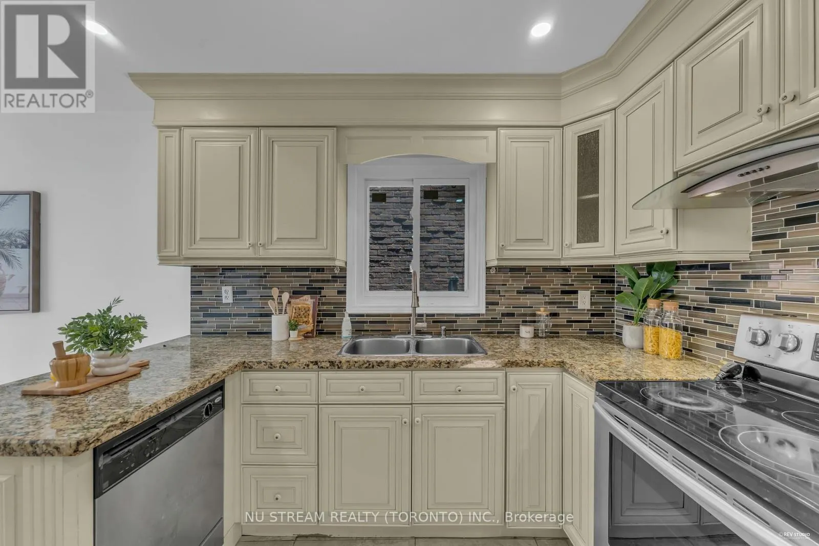 26 SILBURY DRIVE